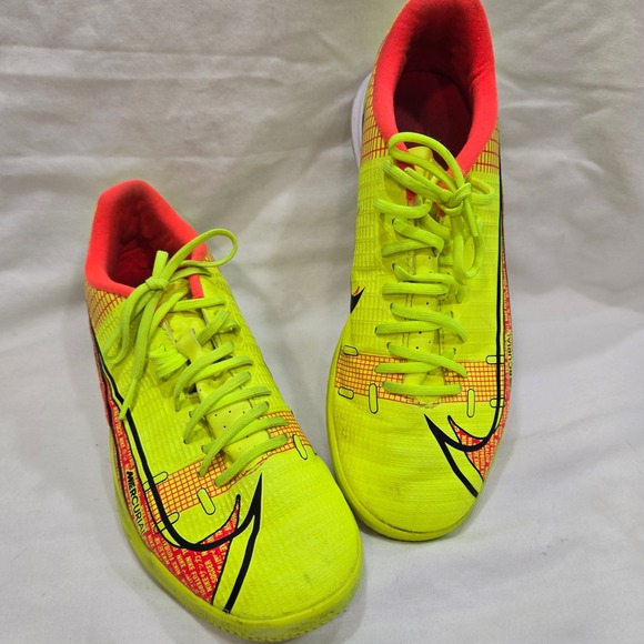 Nike Mercurial Vapor 14 Club IC Indoor Soccer Shoes Yellow Red CV0973-760 US 7 - Picture 1 of 11